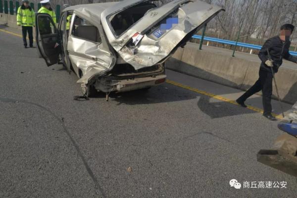 高速路上行车遭遇爆胎该怎么办？别慌！经验丰富的老交警为您支招